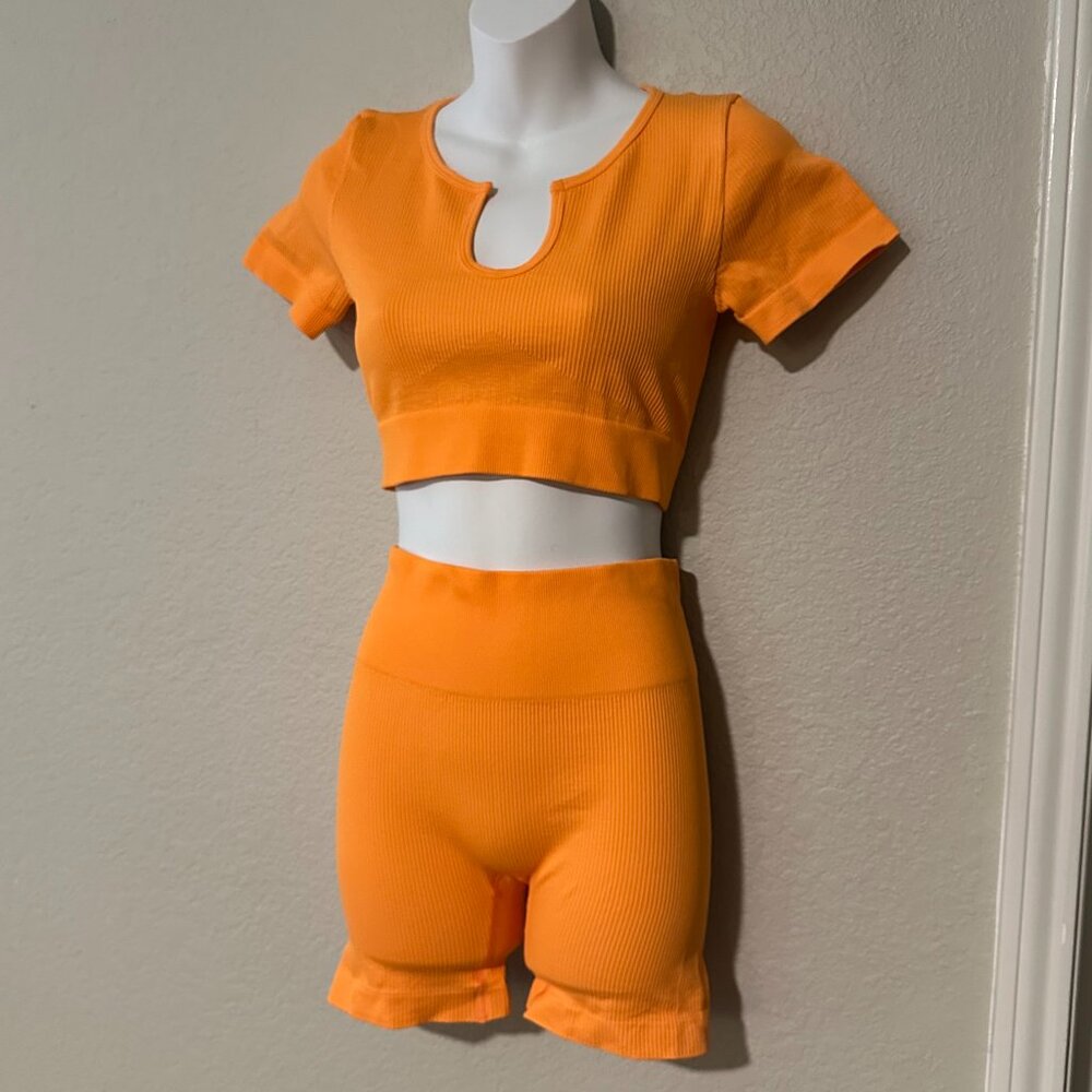 New OQQ Workout Crop Top with Shorts, Ribbed, Orange, Size M